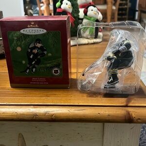 Hallmark Mario Lemieux Pittsburgh Penguin 2001 ornament